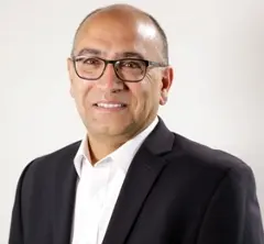 Head shot of Ric Linares.