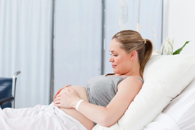 pregnant-woman-in-delivery-room