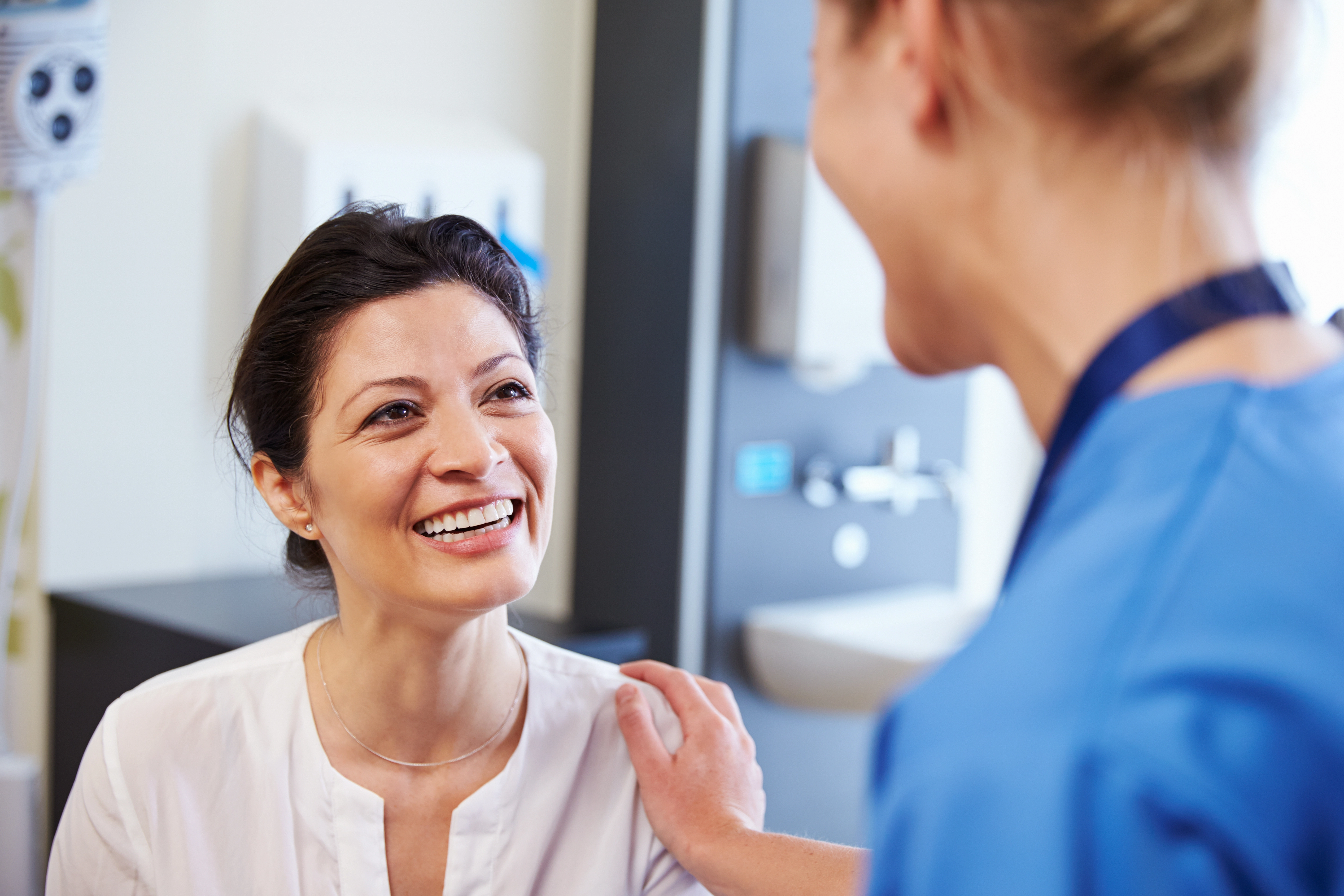 Pain clinic consultation with patient